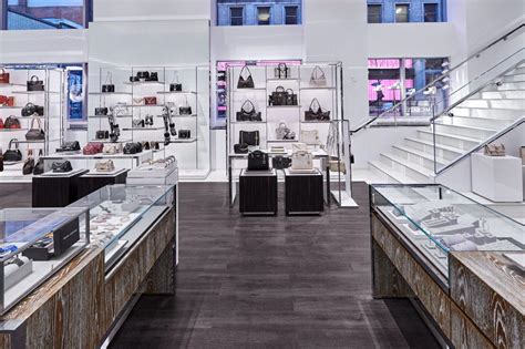 répertoire des boutiques 30 magasins Michael Kors à Canada